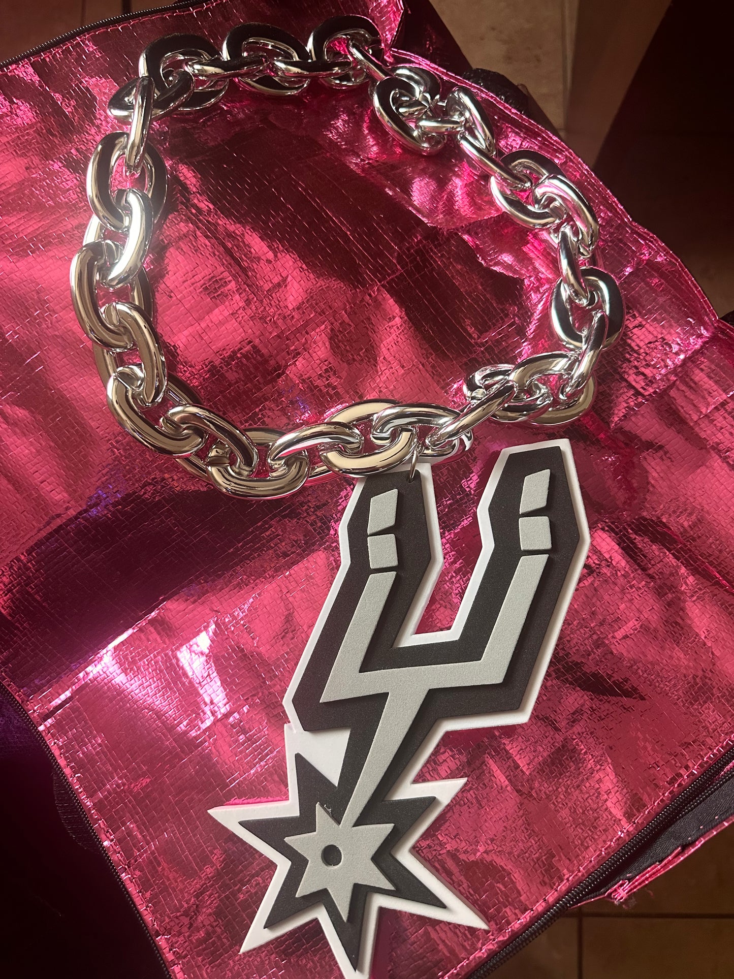 Spurs statement chain